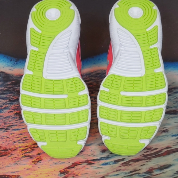 Under armour youth ga assert 8 shoes size 4y - Picture 6 of 8